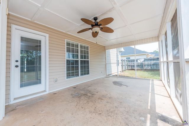 102 Ironwood Dr, Bonaire, GA 31005