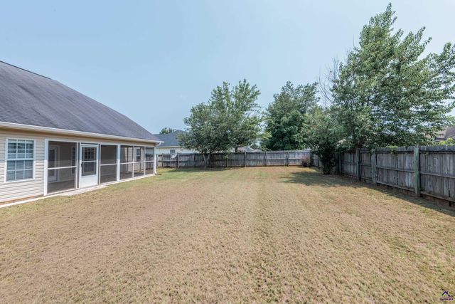 102 Ironwood Dr, Bonaire, GA 31005