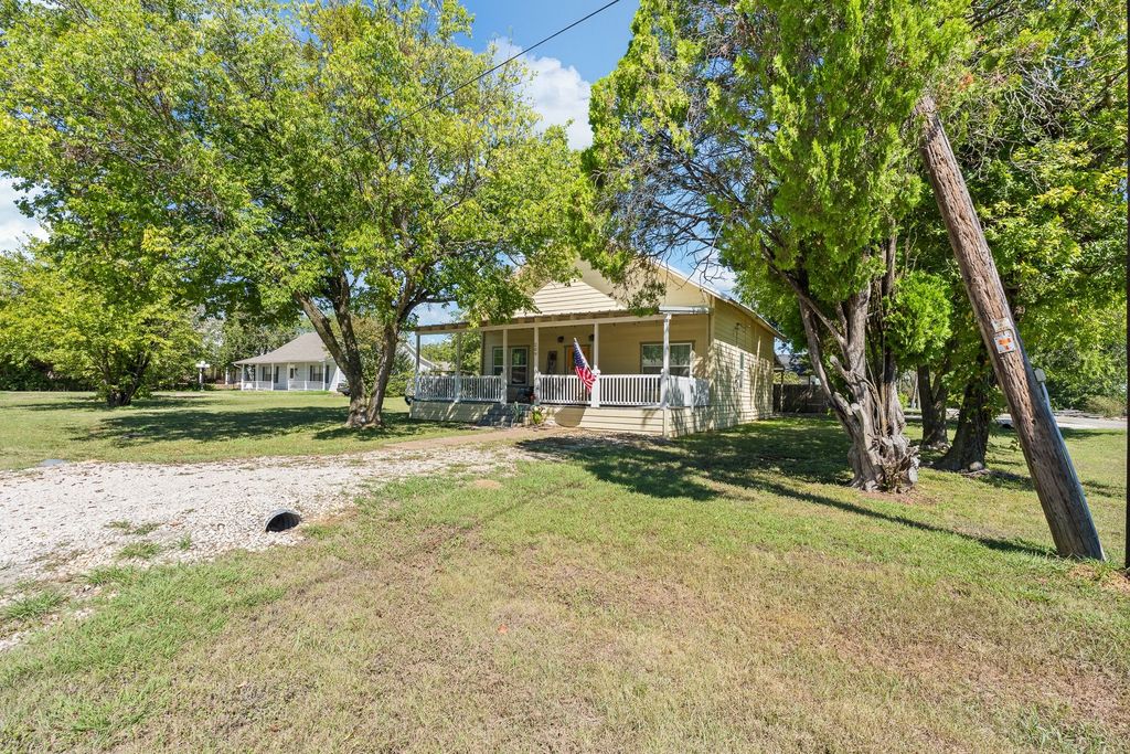 209 E Allen Avenue, Godley, TX 76044 — photo 3
