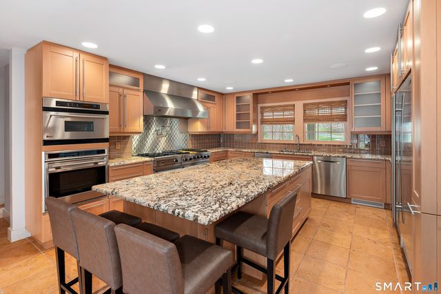 88 Bentwood Drive, Stamford, CT 06903