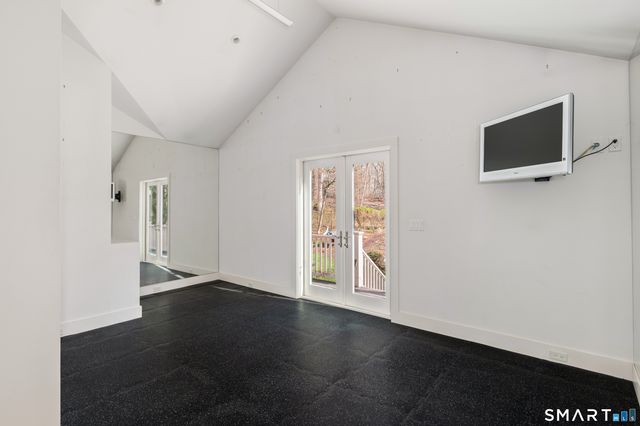 88 Bentwood Drive, Stamford, CT 06903