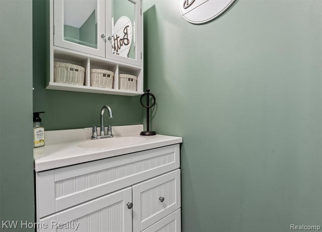 8535 Andersonville Road, Clarkston, MI 48346