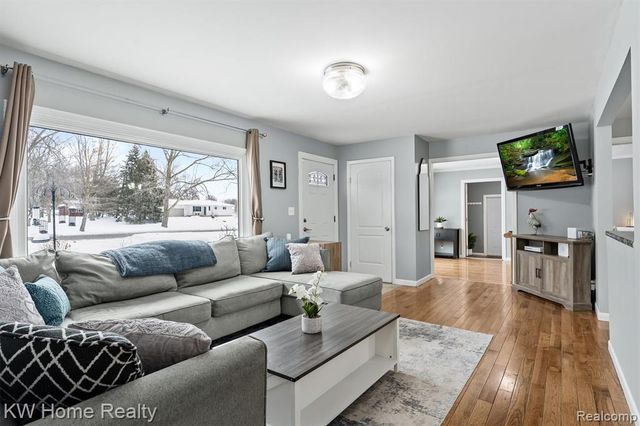 8535 Andersonville Road, Clarkston, MI 48346