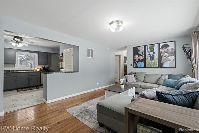 8535 Andersonville Road, Clarkston, MI 48346