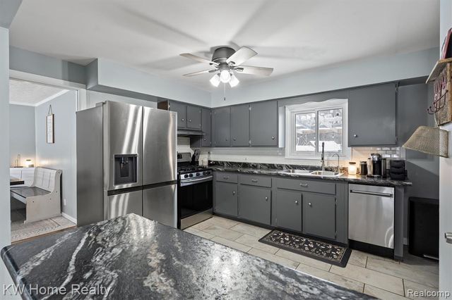 8535 Andersonville Road, Clarkston, MI 48346