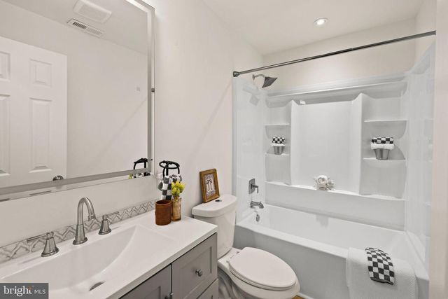 10789 BRENT TOWN RD, Catlett, VA 20119