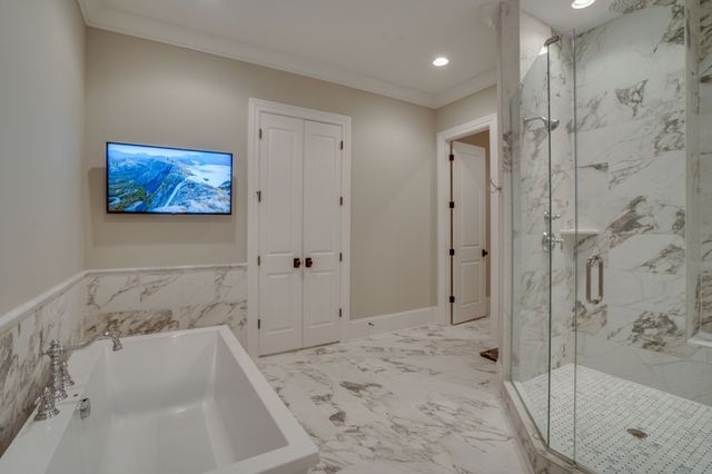 2424A Abbott Martin Rd, Nashville, TN 37215