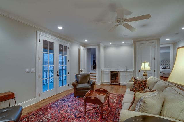 2424A Abbott Martin Rd, Nashville, TN 37215