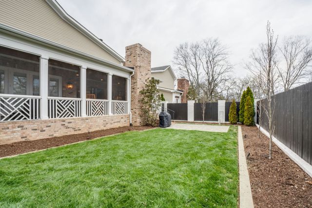 2424A Abbott Martin Rd, Nashville, TN 37215