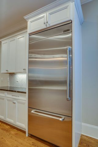 2424A Abbott Martin Rd, Nashville, TN 37215