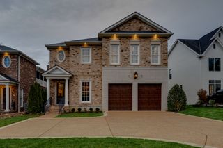 2424A Abbott Martin Rd, Nashville, TN 37215