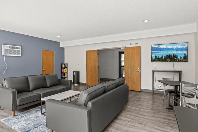 4 Pine Tree Drive 218, Arden Hills, MN 55112