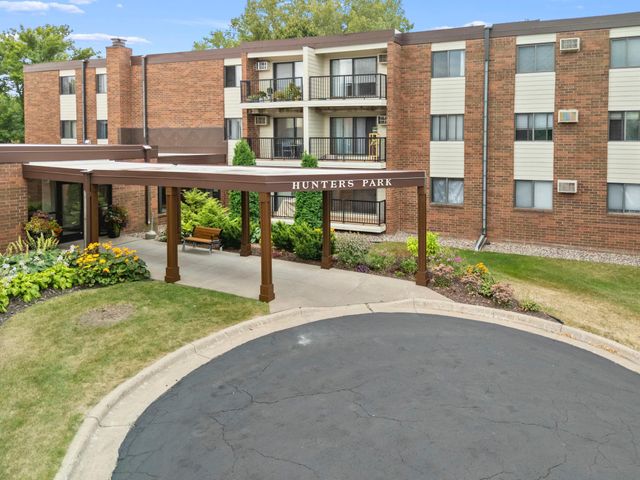 4 Pine Tree Drive 218, Arden Hills, MN 55112
