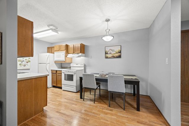 4 Pine Tree Drive 218, Arden Hills, MN 55112