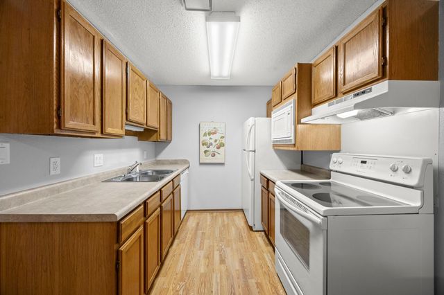 4 Pine Tree Drive 218, Arden Hills, MN 55112