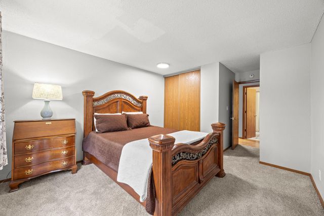 4 Pine Tree Drive 218, Arden Hills, MN 55112