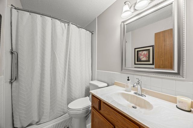 4 Pine Tree Drive 218, Arden Hills, MN 55112