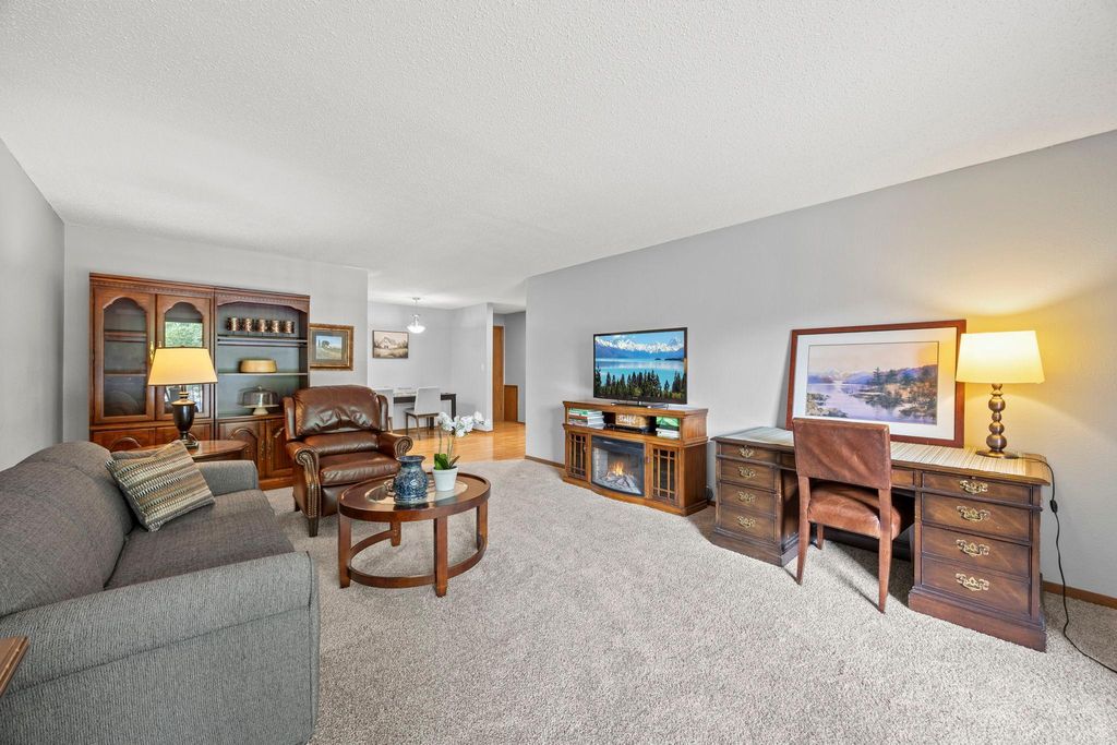 4 Pine Tree Drive 218, Arden Hills, MN 55112 — photo 2