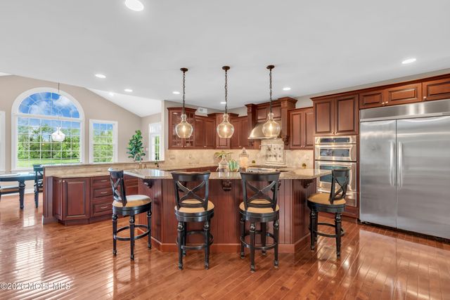 4 Ridgeview Way, Allentown, NJ 08501