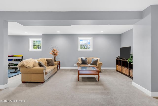 4 Ridgeview Way, Allentown, NJ 08501
