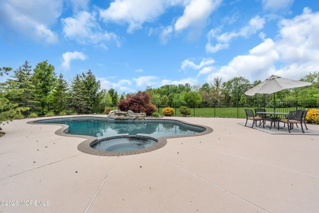 4 Ridgeview Way, Allentown, NJ 08501
