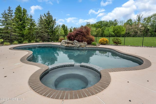 4 Ridgeview Way, Allentown, NJ 08501