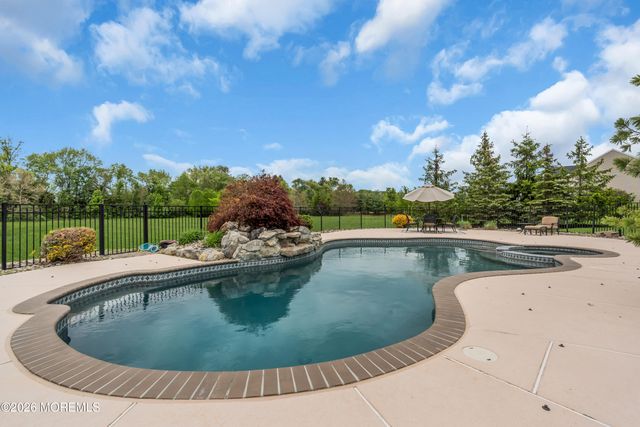 4 Ridgeview Way, Allentown, NJ 08501