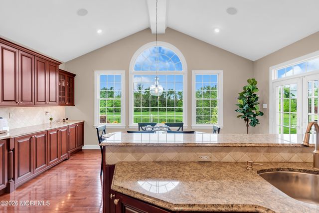 4 Ridgeview Way, Allentown, NJ 08501