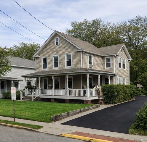 31 Ireland Place, Amityville, NY 11701