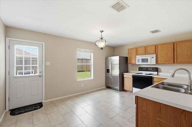 102 Pintail Lane, Sanger, TX 76266