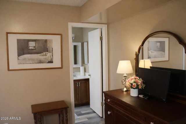 8940 W OLIVE Avenue 18, Peoria, AZ 85345