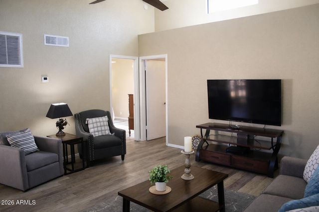 8940 W OLIVE Avenue 18, Peoria, AZ 85345