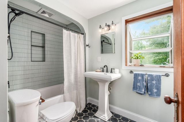 51 E Schreyer Place, Columbus, OH 43214