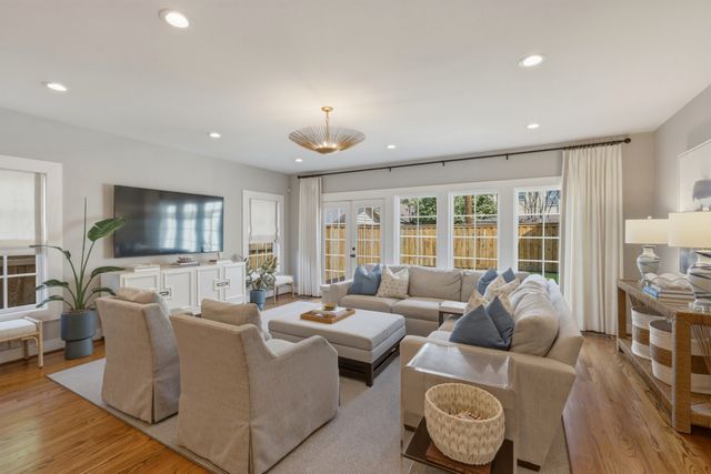 420 Clermont Avenue, Dallas, TX 75223