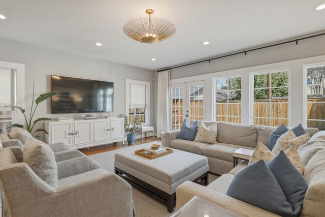 420 Clermont Avenue, Dallas, TX 75223