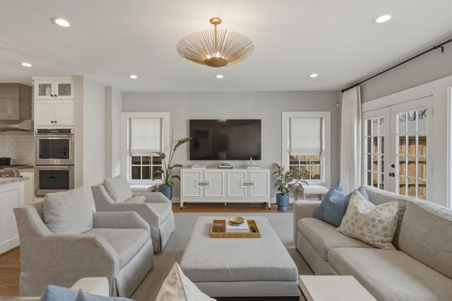 420 Clermont Avenue, Dallas, TX 75223