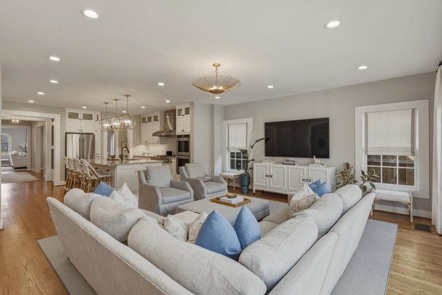 420 Clermont Avenue, Dallas, TX 75223