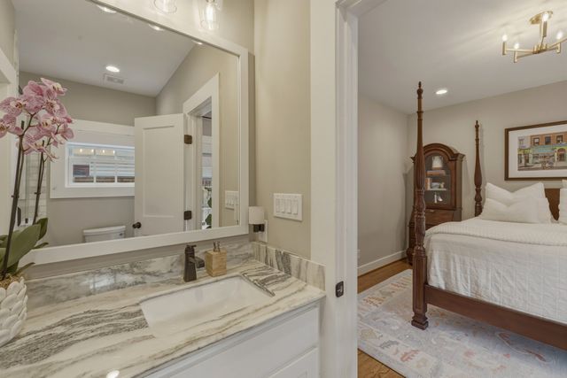 420 Clermont Avenue, Dallas, TX 75223