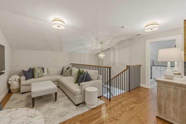 420 Clermont Avenue, Dallas, TX 75223