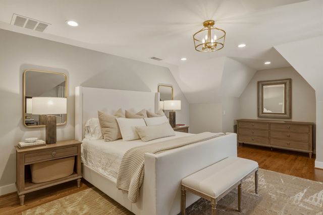 420 Clermont Avenue, Dallas, TX 75223