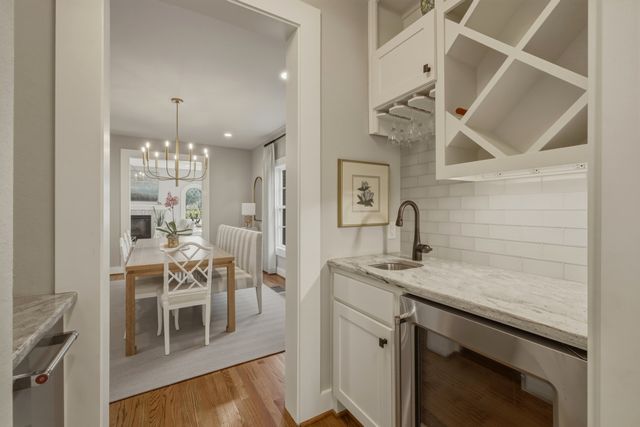 420 Clermont Avenue, Dallas, TX 75223