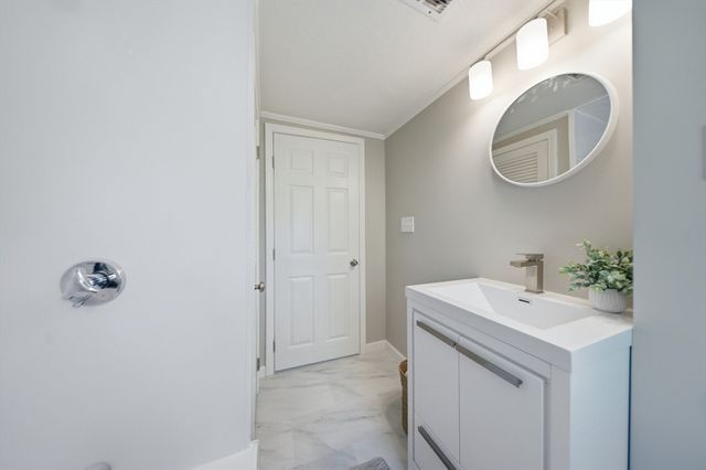 130 Dean St, Norwood, MA 02062