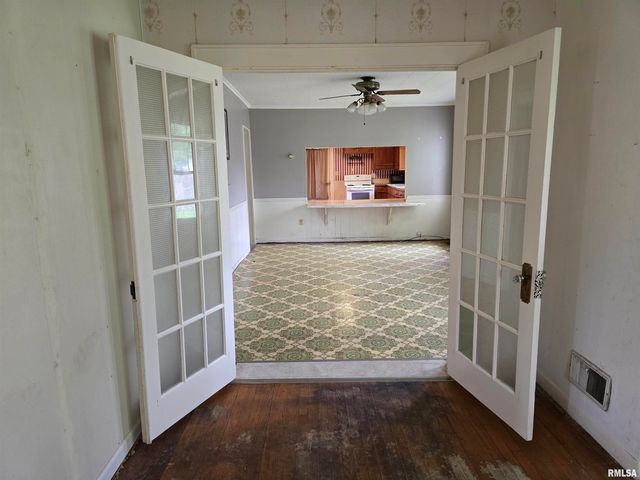 1201 E Noleman, Centralia, IL 62801