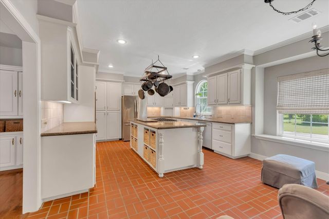 2326 Timberknob Court, Magnolia, TX 77355