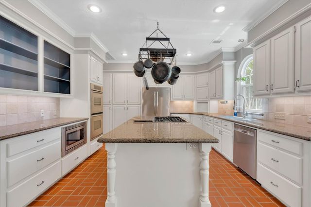 2326 Timberknob Court, Magnolia, TX 77355