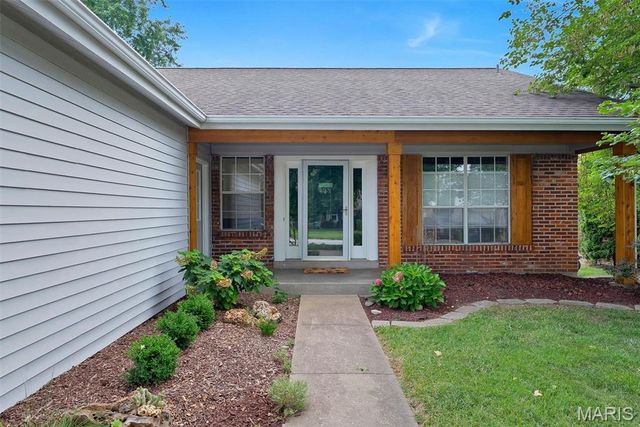 2 Shadowood Court, St Peters, MO 63376
