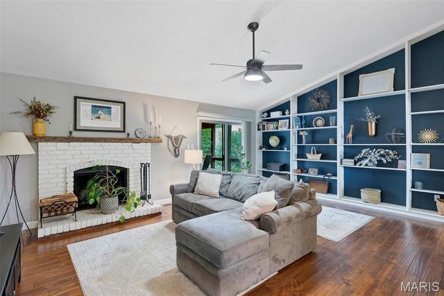 2 Shadowood Court, St Peters, MO 63376