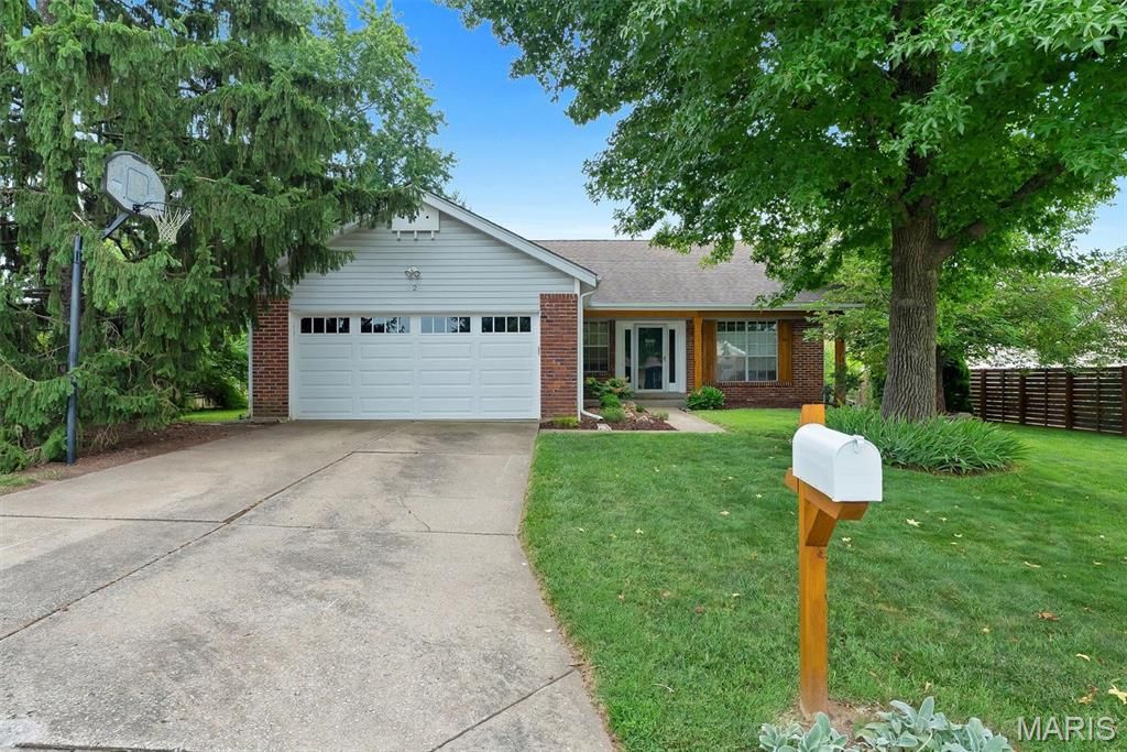 2 Shadowood Court, St Peters, MO 63376