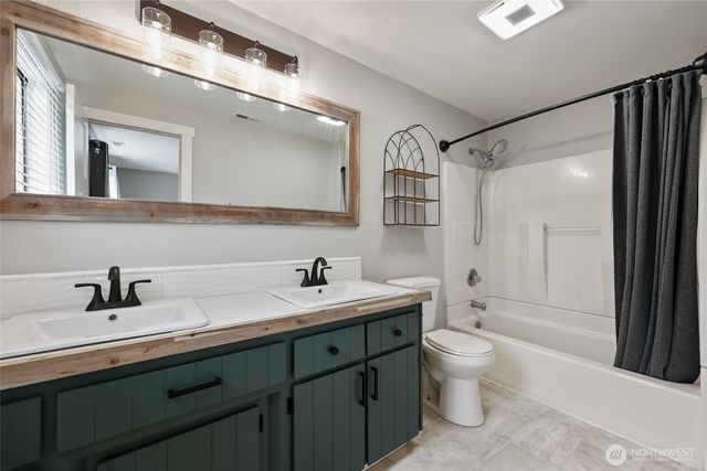 8407 Lake Forest Drive SE, Olympia, WA 98503
