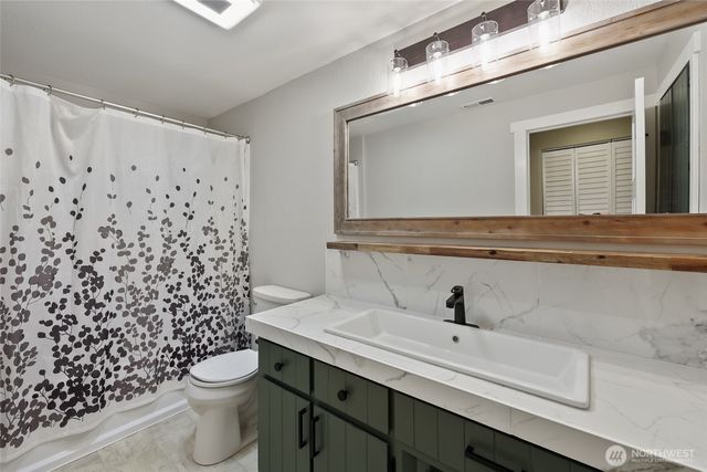 8407 Lake Forest Drive SE, Olympia, WA 98503